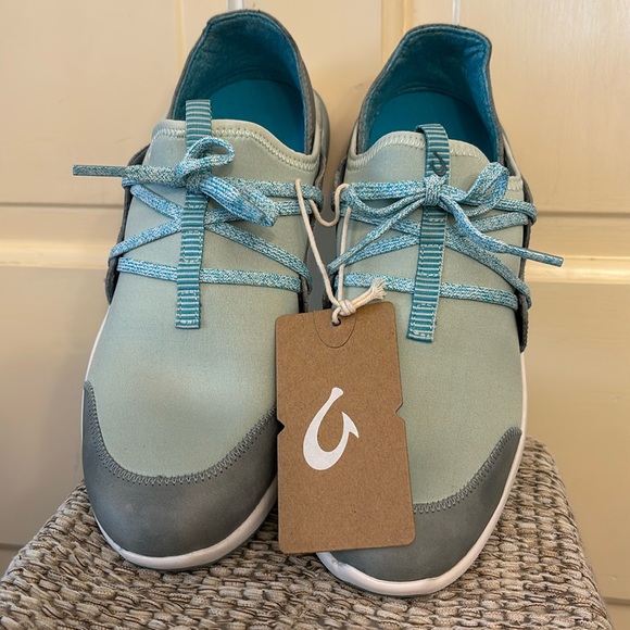 NWT OLUKAI Miki Li Lightweight Drop In Heel Pale Moss Green Dolphin - Size 9 - Picture 1 of 9